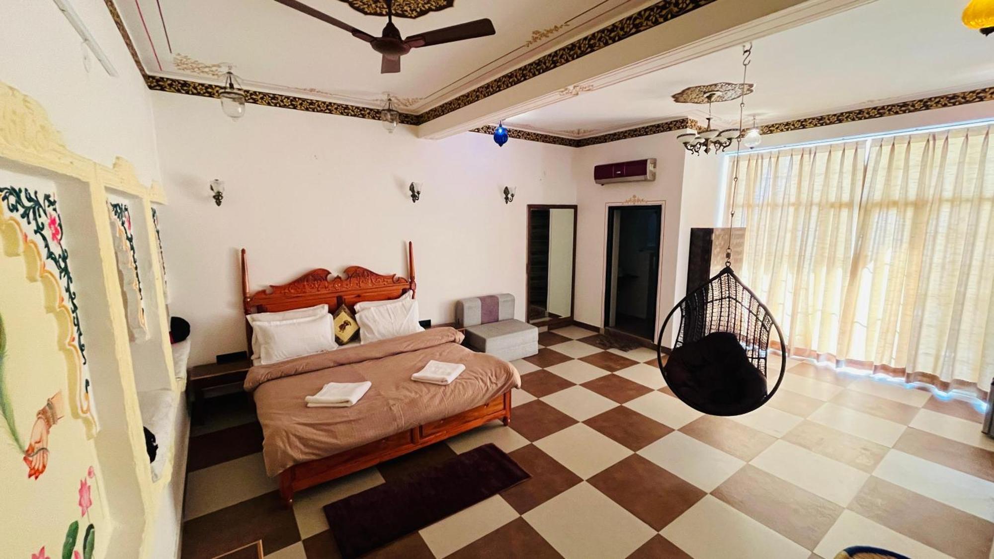 Hotel Ushaan Haveli Udaipur Esterno foto